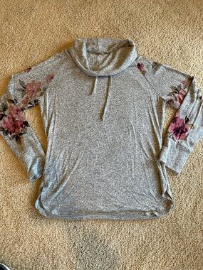 Market & Spruce Gray Cowl Neck Pullover with Floral Sleeves